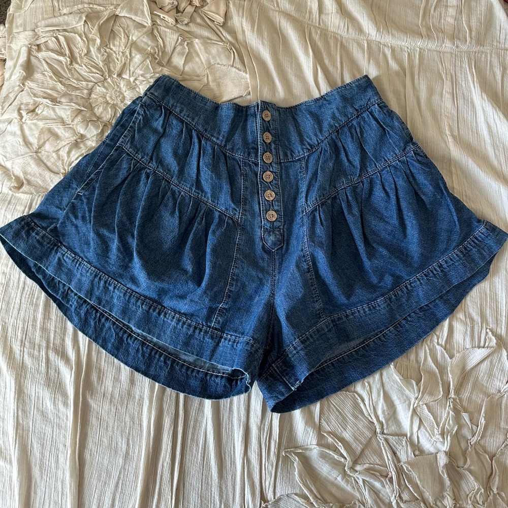 NWT free people shorts with button fly and ruffle legs